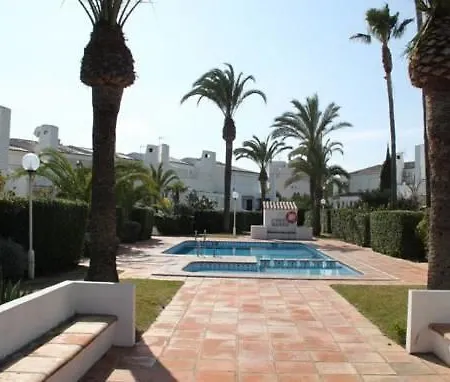 Mit Pool, Primera Linea