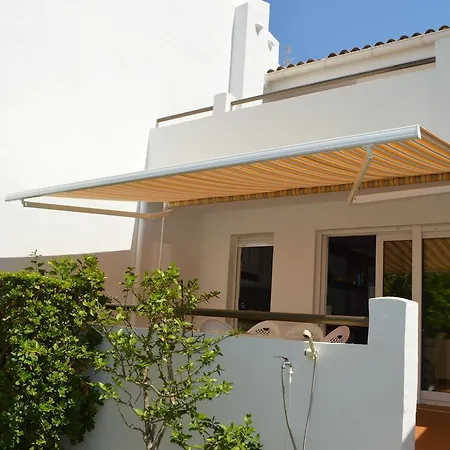 Mit Pool, Primera Linea